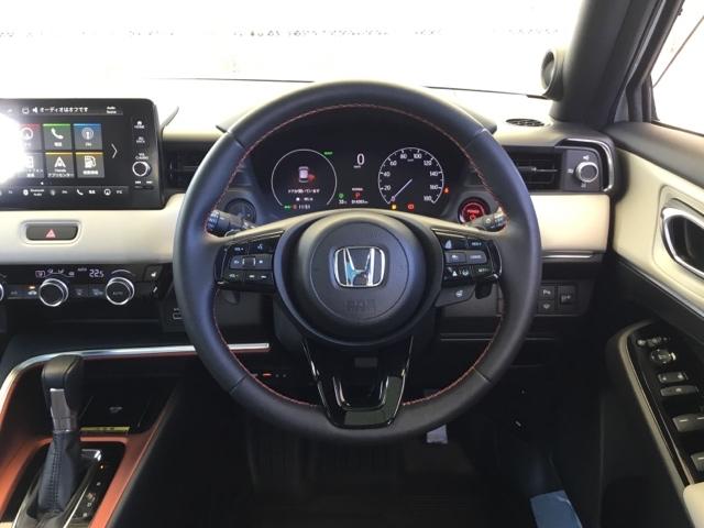 【ｅ：ＨＥＶ】走行シーンに合わせて、ＥＶ・ハイブリッド・エンジンの３つのモードを自動で切り替えるので、街乗りから高速走行までスムーズなドライブを楽しめますよ！