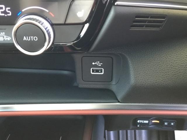 運転席側には、音楽再生対応のＵＳＢポートを搭載しています。