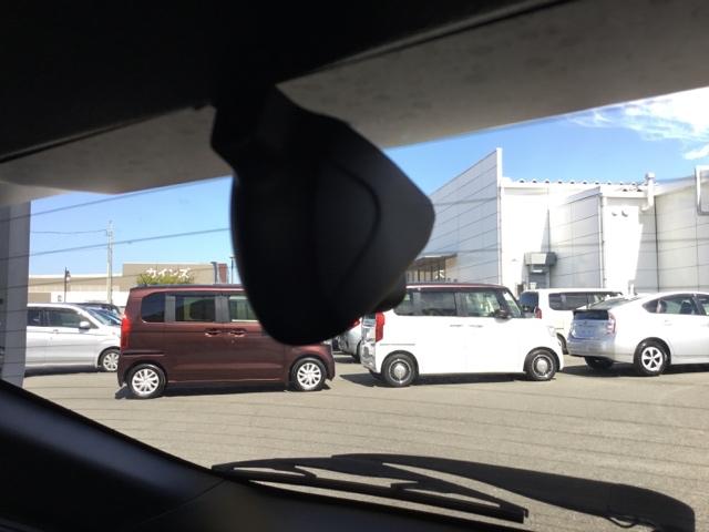 後方もしっかり同時録画しています。前方と同様に画像を自動保存します。