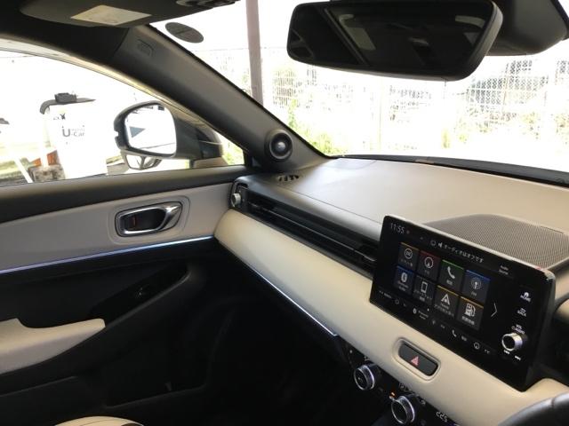 【そよ風アウトレット】エアコンの風が直接体に当たるのを避け、柔らかく心地よい風を車内に広げます。エアコンの風が苦手な方でも、快適にお過ごしいただけます。