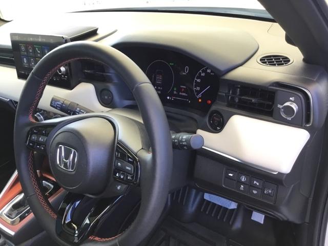 ステアリングヒーターが付いています。寒い季節にハンドルを温めてくれる快適装備です！