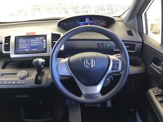 フリードスパイクハイブリッド ジャストセレクション 片側電動スライドドア クルコン バックカメラ 純正ナビ ETC キーフリー セキュリティーアラーム 横滑り防止機能 DVD視聴 後カメラ 地デジ ナビTV エアコン 両側スライド片側電動 I-STOP(15枚目)