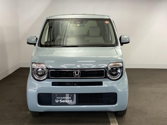 お客様に安全で快適なカーライフをお送りいただくために、中古車にも高いレベルの品質基準を設け、その基準に従って、全ての中古車について納車前整備を実施しています。