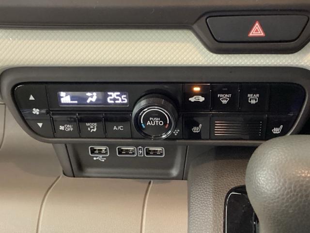 オートエアコンはこまめに温度調整するので、燃料の消費量をより少なくできます。シートヒーター付きなので、寒い日も快適です。