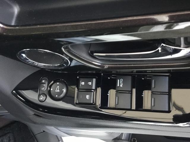 N-BOXカスタム G・Lホンダセンシング 片側電動スライドドア クルコン リアカメラ シートヒーター 地デジTV 助手席エアバッグ キーレス シートH アイドリングST セキュリティーアラーム スマ-トキ- ナビTV ETC 前車追従機能(12枚目)