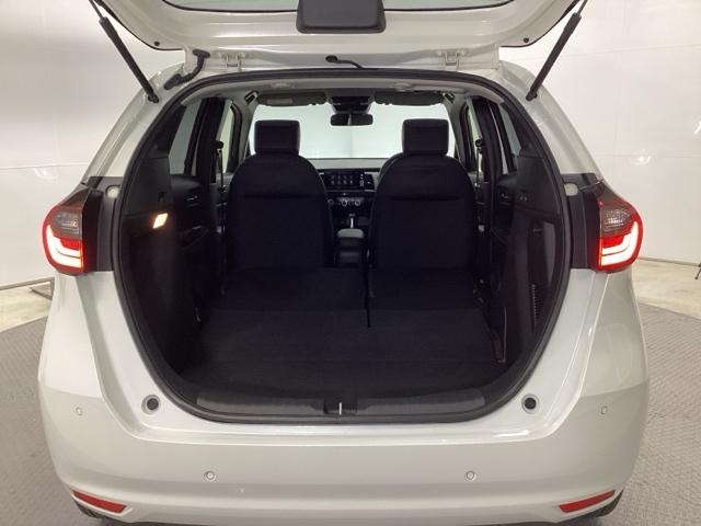 ���A�V�[�g��O�ɓ|���΁A��葽���̉ו���ςނ��Ƃ��ł��܂��B