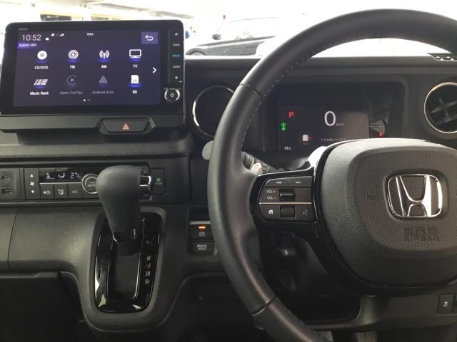 Ｎ－ＢＯＸカスタム ターボ　両側電動スライドドア　クルコン　リアカメラ　純正ナビ　フルセグ　ＥＴＣ　イモビライザー　衝突被害軽減　ベンチシート　キーフリー　Ｐセンサー　ＥＳＣ　パワステ　ＤＶＤ再生　両席エアバック　ターボ車（3枚目）