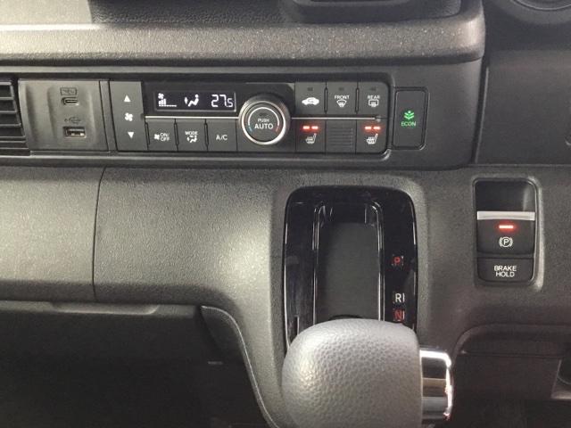 Ｎ－ＢＯＸカスタム ターボ　両側電動スライドドア　クルコン　リアカメラ　純正ナビ　フルセグ　ＥＴＣ　イモビライザー　衝突被害軽減　ベンチシート　キーフリー　Ｐセンサー　ＥＳＣ　パワステ　ＤＶＤ再生　両席エアバック　ターボ車（21枚目）