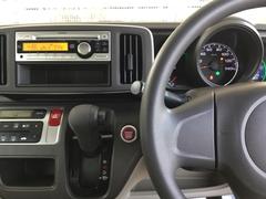 スマートキーシステム搭載ですので、ハンドル横のスイッチを押せば、エンジンスタート！ 3