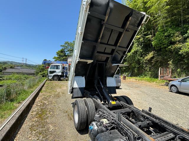 全低床ダンプ　トラック　５速マニュアル　エアコン　パワーウインドウ　積載量３０００ｋｇ(14枚目)