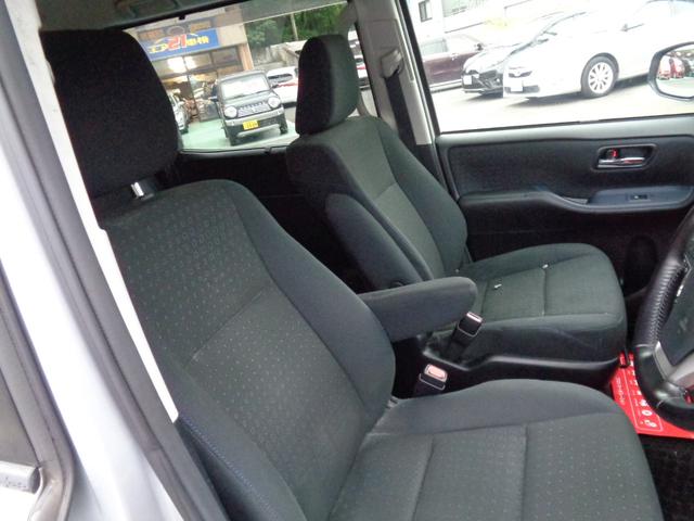 ヴォクシー ハイブリッドＶ　ＥＴＣ　ＴＶ　オートクルーズコントロール　レーンアシスト　衝突被害軽減システム　両側電動スライドドア　オートマチックハイビーム　ＬＥＤヘッドランプ　スマートキー　アイドリングストップ　電動格納ミラー（7枚目）