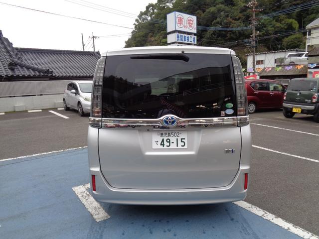 ヴォクシー ハイブリッドＶ　ＥＴＣ　ＴＶ　オートクルーズコントロール　レーンアシスト　衝突被害軽減システム　両側電動スライドドア　オートマチックハイビーム　ＬＥＤヘッドランプ　スマートキー　アイドリングストップ　電動格納ミラー（16枚目）