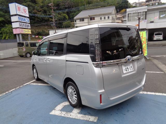 ヴォクシー ハイブリッドＶ　ＥＴＣ　ＴＶ　オートクルーズコントロール　レーンアシスト　衝突被害軽減システム　両側電動スライドドア　オートマチックハイビーム　ＬＥＤヘッドランプ　スマートキー　アイドリングストップ　電動格納ミラー（17枚目）