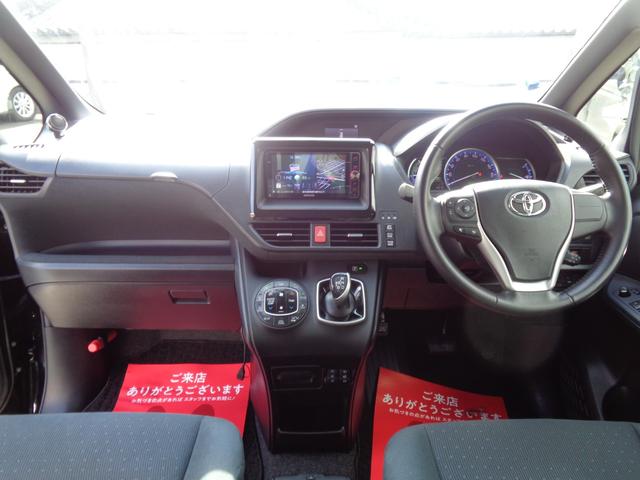 ヴォクシー ハイブリッドV ETC バックカメラ ナビ オートクルーズコントロール 両側スライド・片側電動 LEDヘッドランプ スマートキー シートヒーター 3列シート CVT アルミホイール 盗難防止システム 衝突安全ボディ(2枚目)