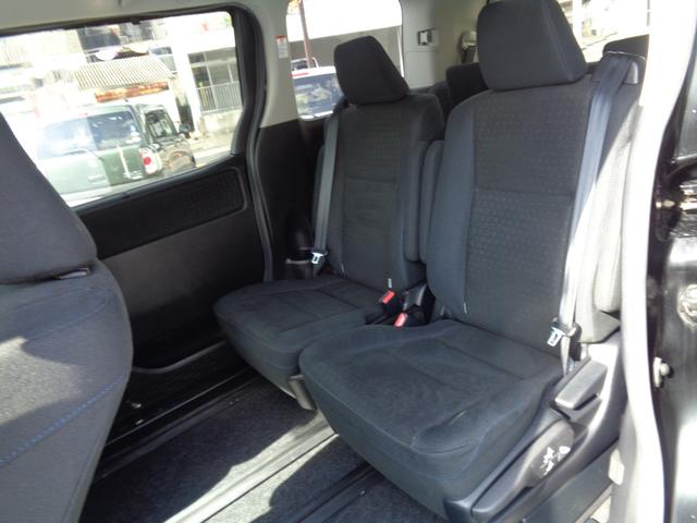 ヴォクシー ハイブリッドV ETC バックカメラ ナビ オートクルーズコントロール 両側スライド・片側電動 LEDヘッドランプ スマートキー シートヒーター 3列シート CVT アルミホイール 盗難防止システム 衝突安全ボディ(10枚目)