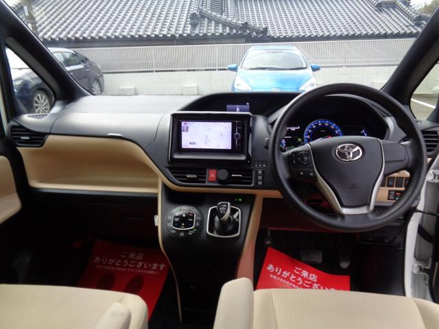 ノア ハイブリッドX ETC ナビ 両側スライド・片側電動 LEDヘッドランプ スマートキー 3列シート CVT アルミホイール 盗難防止システム 衝突安全ボディ ABS ESC エアコン パワーステアリング(2枚目)
