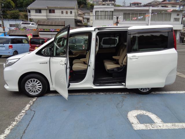 ノア ハイブリッドX ETC ナビ 両側スライド・片側電動 LEDヘッドランプ スマートキー 3列シート CVT アルミホイール 盗難防止システム 衝突安全ボディ ABS ESC エアコン パワーステアリング(12枚目)