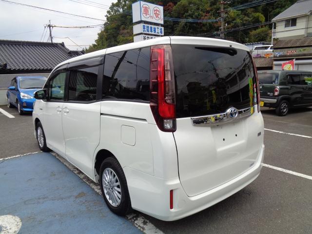 ノア ハイブリッドX ETC ナビ 両側スライド・片側電動 LEDヘッドランプ スマートキー 3列シート CVT アルミホイール 盗難防止システム 衝突安全ボディ ABS ESC エアコン パワーステアリング(16枚目)