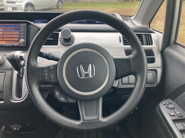 ステップワゴン Ｇ　ＨＤＤナビ　スマートスタイルエディション　ＥＴＣ　バックカメラ　ナビ　ＴＶ　クリアランスソナー　両側電動スライドドア　スマートキー　電動格納ミラー　３列シート　ＡＴ　アルミホイール　ＣＤ　ＤＶＤ再生　盗難防止システム　衝突安全ボディ　ＡＢＳ（3枚目）