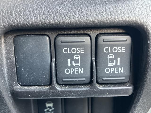 両側電動スライドドア！！荷物で手が塞がるなど簡単にドアの開閉が出来ます！何より力いらずで開閉ＯＫ！女性やお年寄りにも優しい。電動機能はＯＦＦにもできますから元気なお子様の駆け出しも安心！