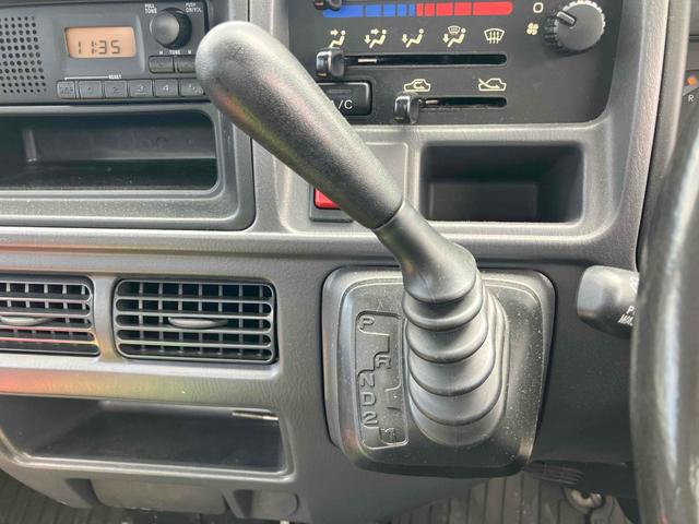 サンバートラック TB 4WD 軽トラ AT エアコン パワーステアリング 運転席エアバッグ ヘッドライトレベライザー 三方開 積載量350kg(36枚目)