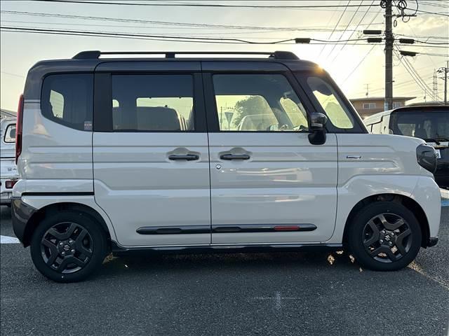 スペーシアギア ハイブリッドＸＺ　届出済未使用車　ブレーキサポート　レーンサポート　ソナー　クルーズコントロール　ＬＥＤヘッドライト　シートヒーター　スマートキー　アイドリングストップ　ガンメタリック２トーンルーフ仕様車（4枚目）