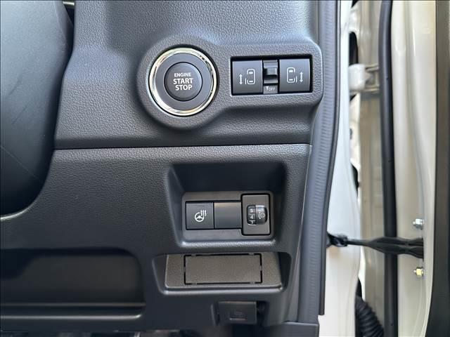 スペーシアギア ハイブリッドＸＺ　届出済未使用車　ブレーキサポート　レーンサポート　ソナー　クルーズコントロール　ＬＥＤヘッドライト　シートヒーター　スマートキー　アイドリングストップ　ガンメタリック２トーンルーフ仕様車（12枚目）