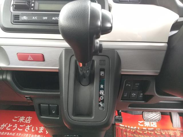 【シフト周り】キーレス・プッシュスタートなので、鍵をカバンにしまったままでも車を動かせるので便利です！