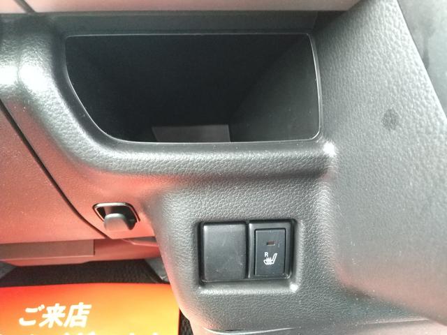 【収納・シートヒータースイッチ】寒い冬の日もシートヒーターですぐに暖かくなりますよ☆