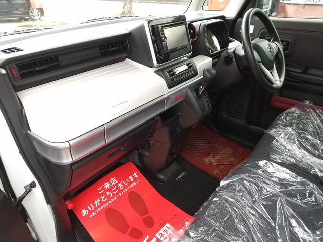 【助手席側インパネ周り】お車は一台一台、しっかり点検、整備を行い自信をもって納車させていただいておりますが、納車後に気になる点等ございましたらお申し付けください。ＴＥＬ：０９８５−７１−２００４