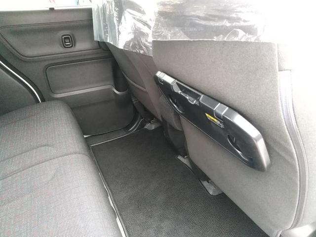 【右からの前席背部】当店は、今までお世話になった愛車の下取りや買取りも行っております。車検切れや故障車も引き取りにお伺い致します。また、買取額が思ったより…の方も安心できますよう、委託販売も受付中☆