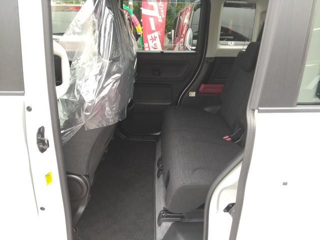 【左後部座席全体】内装清掃の際は同時にマット等外せるものはすべて外して点検、確認を同時に行っております。