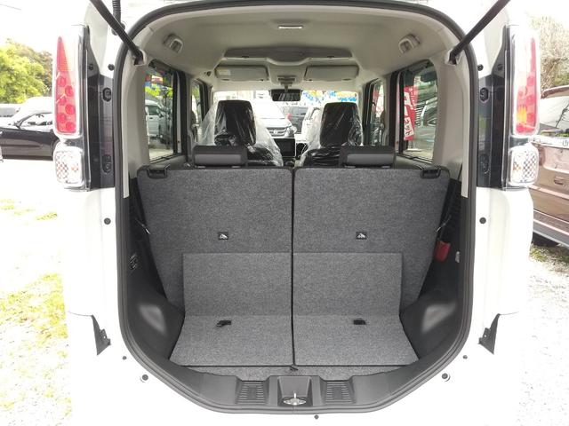 【後方全体】天井は高さがあるので圧迫感もなく、広くてとても綺麗です。