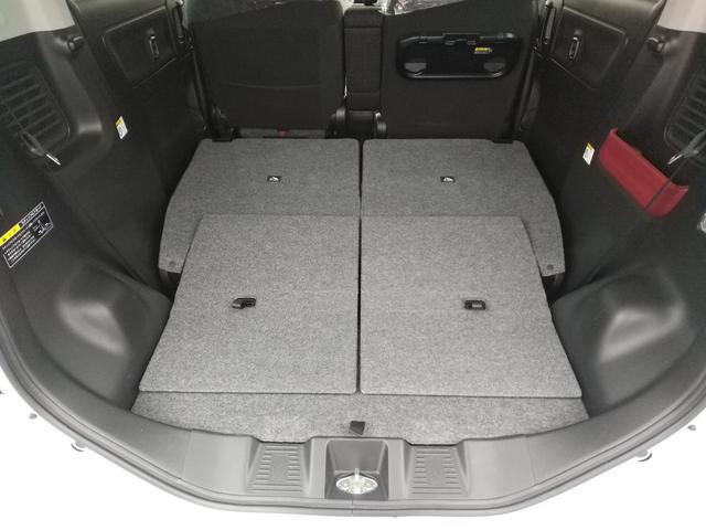 後部座席を倒せば大きな荷物やたくさんの荷物を載せることができますね♪