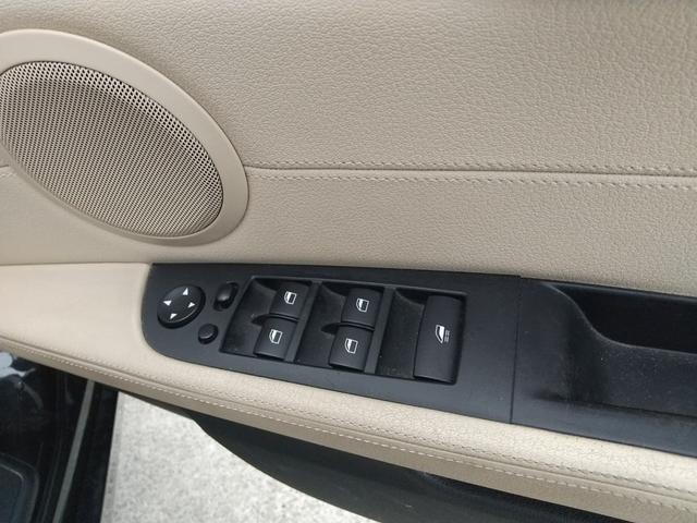 Z4 sDrive23i Hi-Lineパッケージ 電動オープン・ハードトップ・右ハンドル・2人乗・シートヒーター・パワーシート・オートエアコン・スマートキー・プッシュスタート・純正17インチAW・ミラー型ETC・パドルシフト・純正HDDナビTV・CD(4枚目)