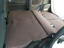 両方の後部座席はフラットに倒すことができますので、荷物が多い時にも安心です。