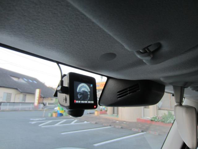 ユピテル360度ドライブレコ−ダーを装着しています。