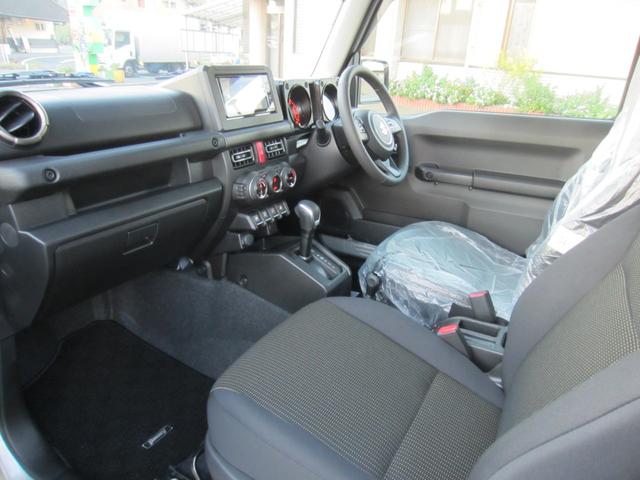 販売店オプションの純正フロアマットを装着しています。