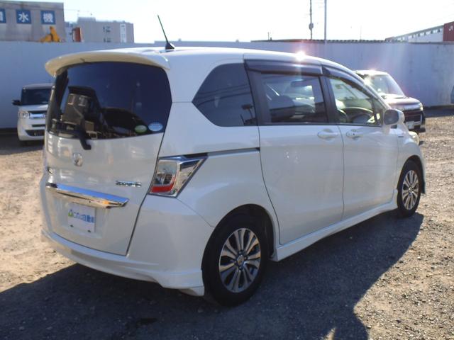 フリードハイブリッド ジャストセレクション　純正ナビ　フルセグＴＶ　Ｂｌｕｅｔｏｏｔｈオーディオ　スマートキー　両側パワースライドドア　クルーズコントロール　オートライト　ディスチャージヘッドライト　ＥＴＣ（10枚目）