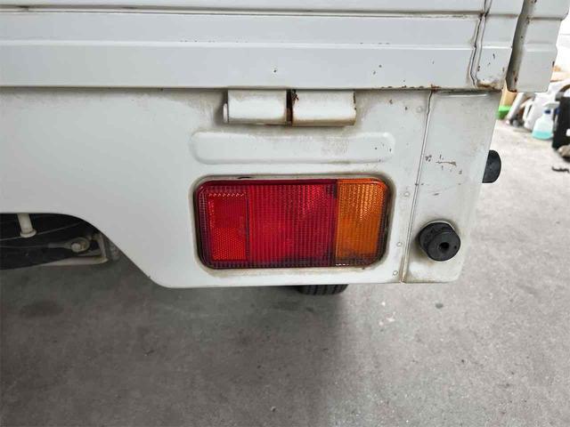 スクラムトラック 　５速マニュアル　エアコン　パワステ　３方開　２ＷＤ　荷台マット　あおりカバー　ヘッドライトレベライザー（15枚目）
