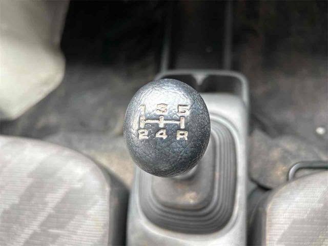 スクラムトラック 　５速マニュアル　エアコン　パワステ　３方開　２ＷＤ　荷台マット　あおりカバー　ヘッドライトレベライザー（36枚目）