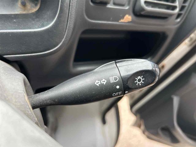 スクラムトラック 　５速マニュアル　エアコン　パワステ　３方開　２ＷＤ　荷台マット　あおりカバー　ヘッドライトレベライザー（40枚目）