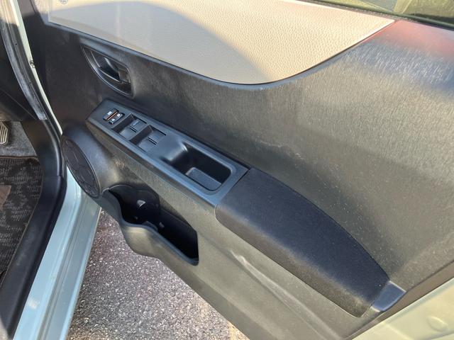 ヴィッツ Ｆ　キーレス　スペアキー　ＣＤ　電格ミラー　バイザー　プライバシーガラス（8枚目）