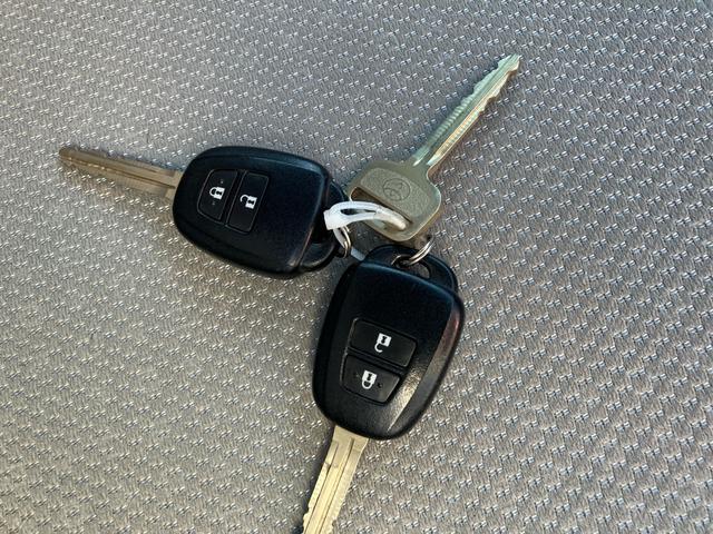 ヴィッツ Ｆ　キーレス　スペアキー　ＣＤ　電格ミラー　バイザー　プライバシーガラス（29枚目）