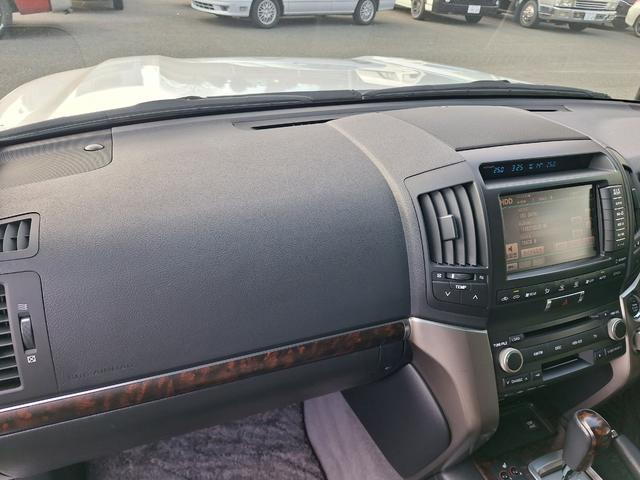 ダッシュパネル助手席側