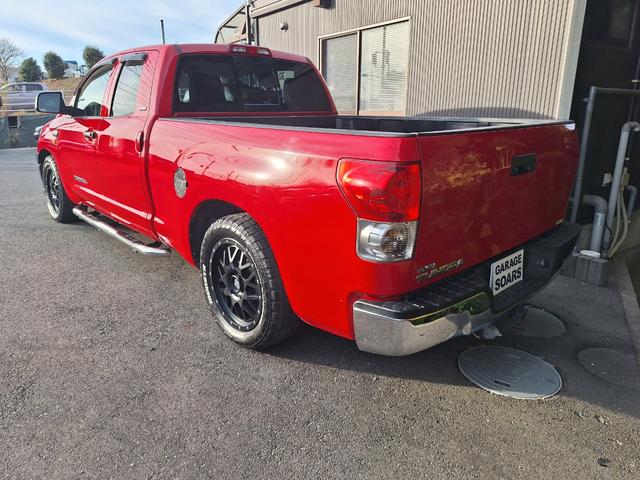 タンドラ ＳＲ５　２ＷＤ　５．７Ｌ　０７モデル　６人乗りベンチシート　９インチパナナビ　フリップダウンモニター　バックカメラ　レザーシート　２０インチＡＷ　ベッドライナー（5枚目）