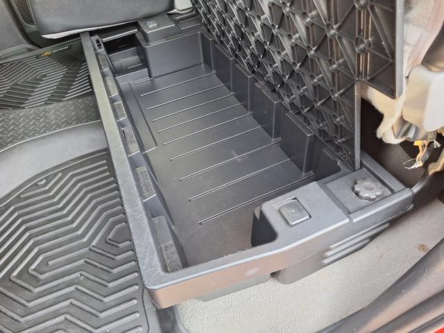 タンドラ ＳＲ５　２ＷＤ　５．７Ｌ　０７モデル　６人乗りベンチシート　９インチパナナビ　フリップダウンモニター　バックカメラ　レザーシート　２０インチＡＷ　ベッドライナー（33枚目）