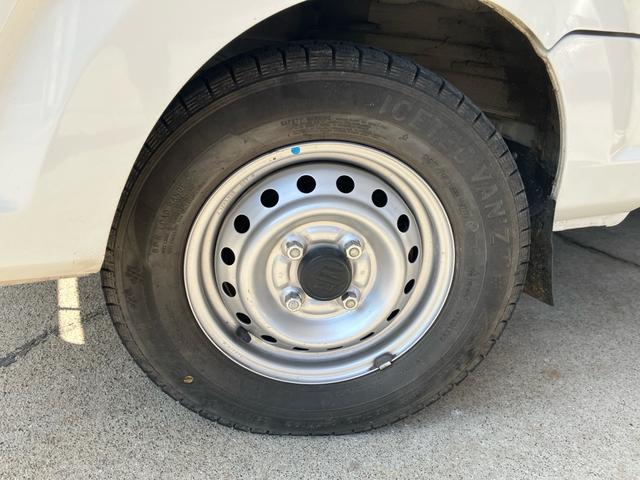 キャリイトラック KC 4WD 5速マニュアル エアコン パワステ 4WD用タイヤ4本新品 エアバッグ スペアキー バイザー 荷台マット あおりカバー 3方開(7枚目)