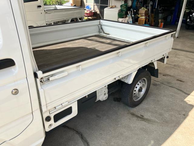 キャリイトラック KC 4WD 5速マニュアル エアコン パワステ 4WD用タイヤ4本新品 エアバッグ スペアキー バイザー 荷台マット あおりカバー 3方開(8枚目)