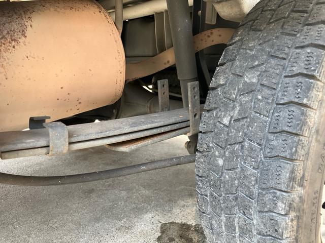 キャリイトラック KC 4WD 5速マニュアル エアコン パワステ 4WD用タイヤ4本新品 エアバッグ スペアキー バイザー 荷台マット あおりカバー 3方開(11枚目)